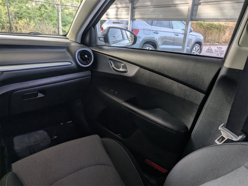 Thumbnail: 2022 Kia Forte - 16