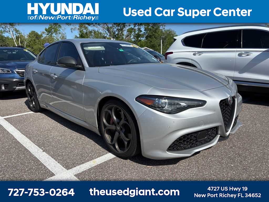 Thumbnail: 2019 Alfa Romeo Giulia - 4