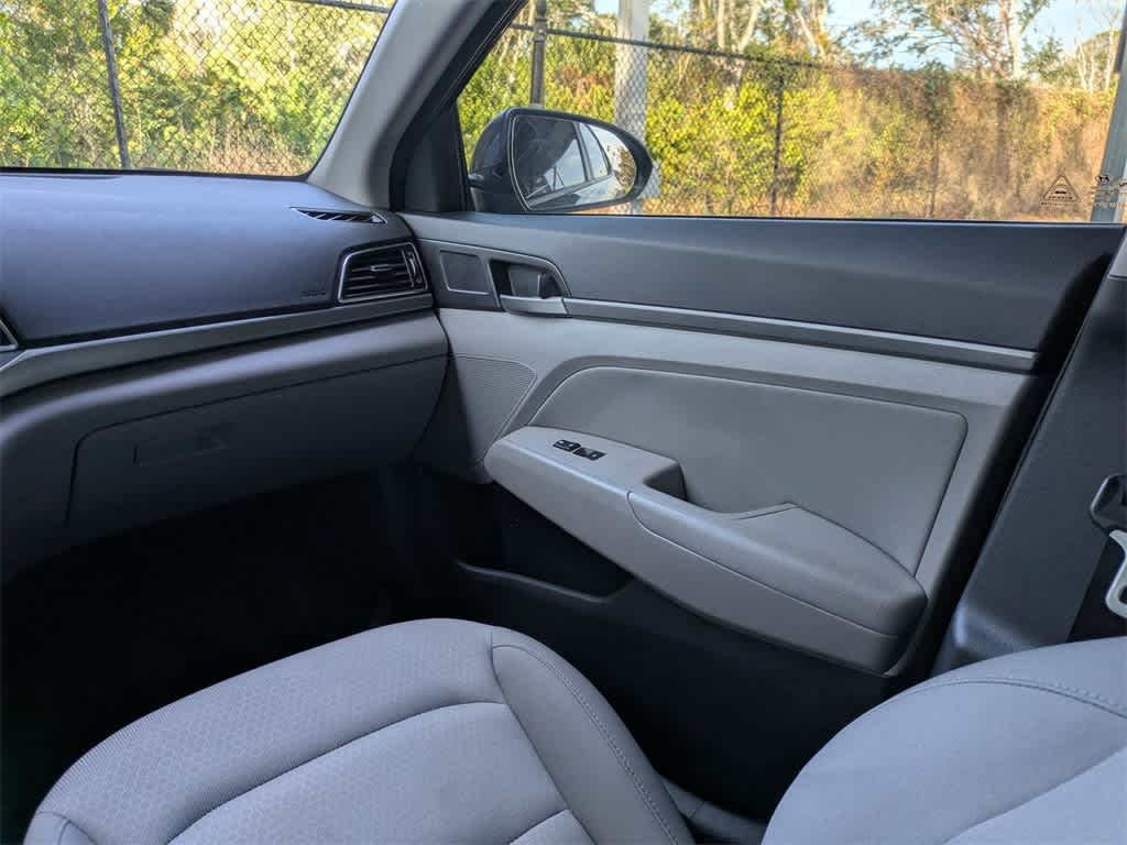 Thumbnail: 2018 Hyundai Elantra - 16