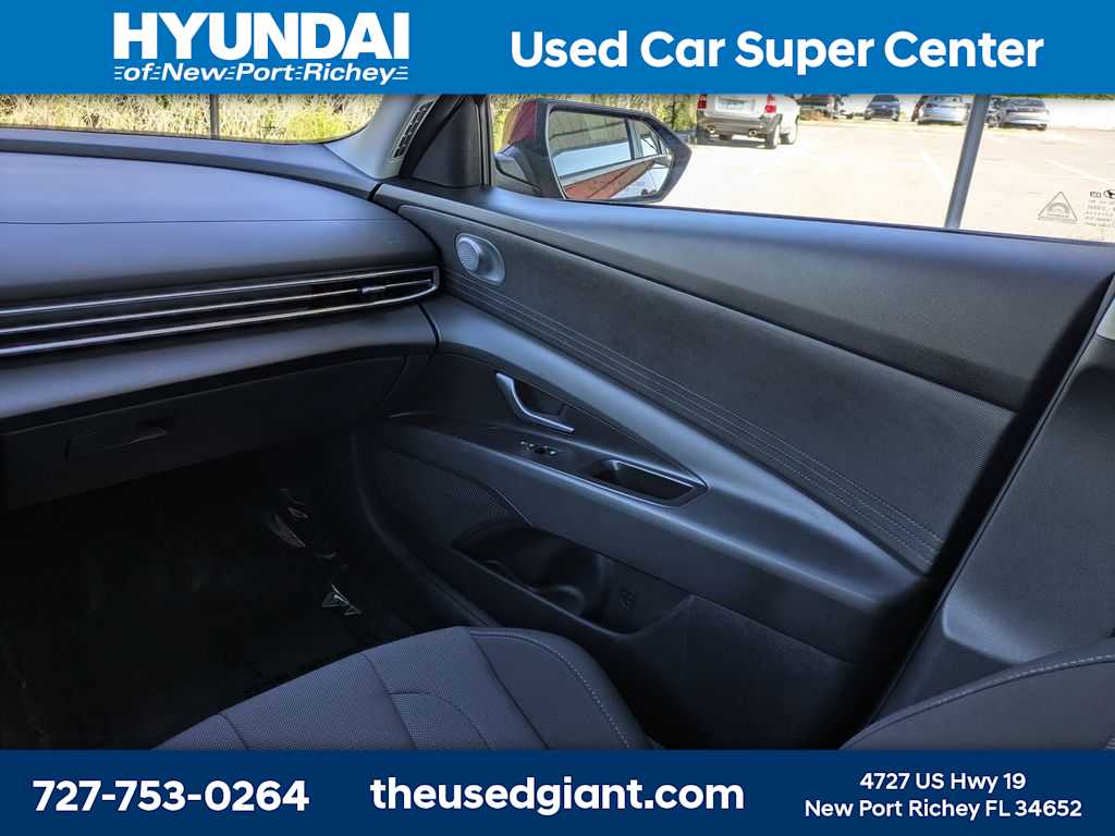 Thumbnail: 2025 Hyundai Elantra - 17