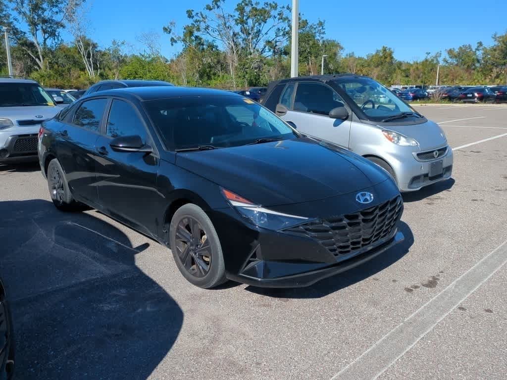 Thumbnail: 2023 Hyundai Elantra - 4