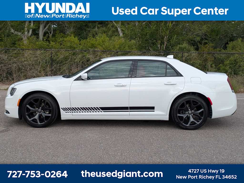Thumbnail: 2020 Chrysler 300 - 2