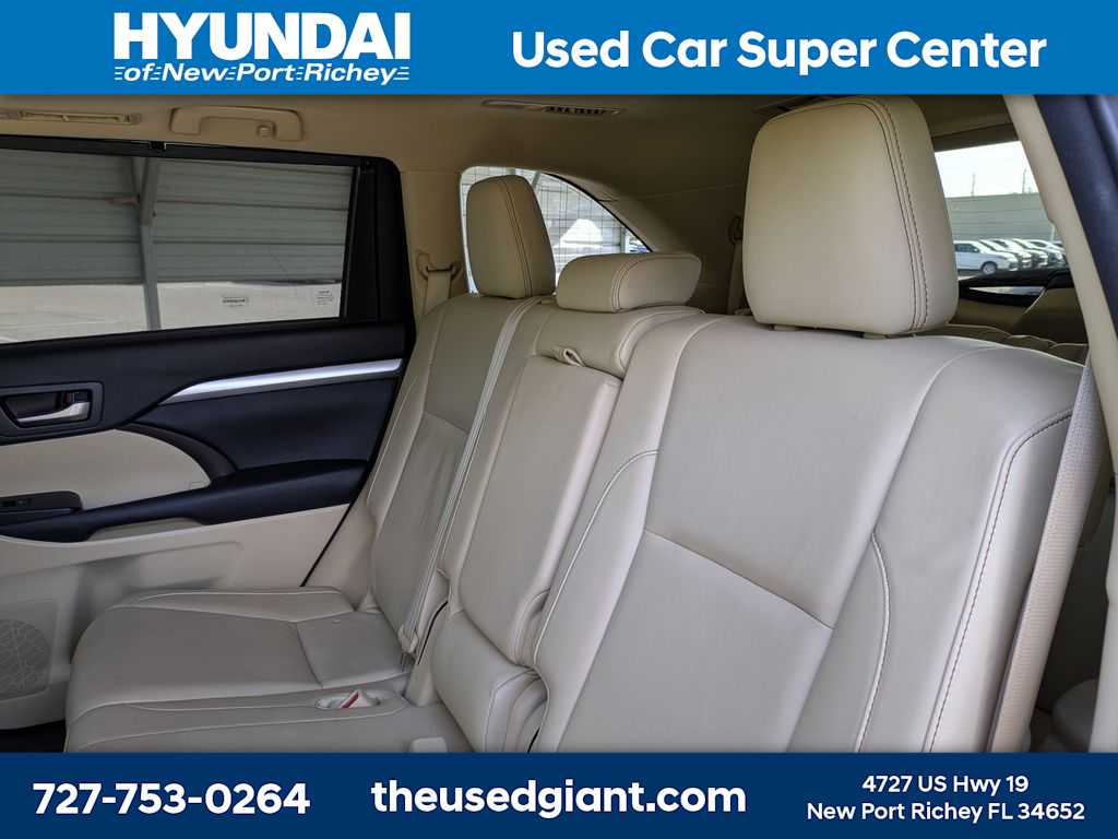 Thumbnail: 2016 Toyota Highlander - 18