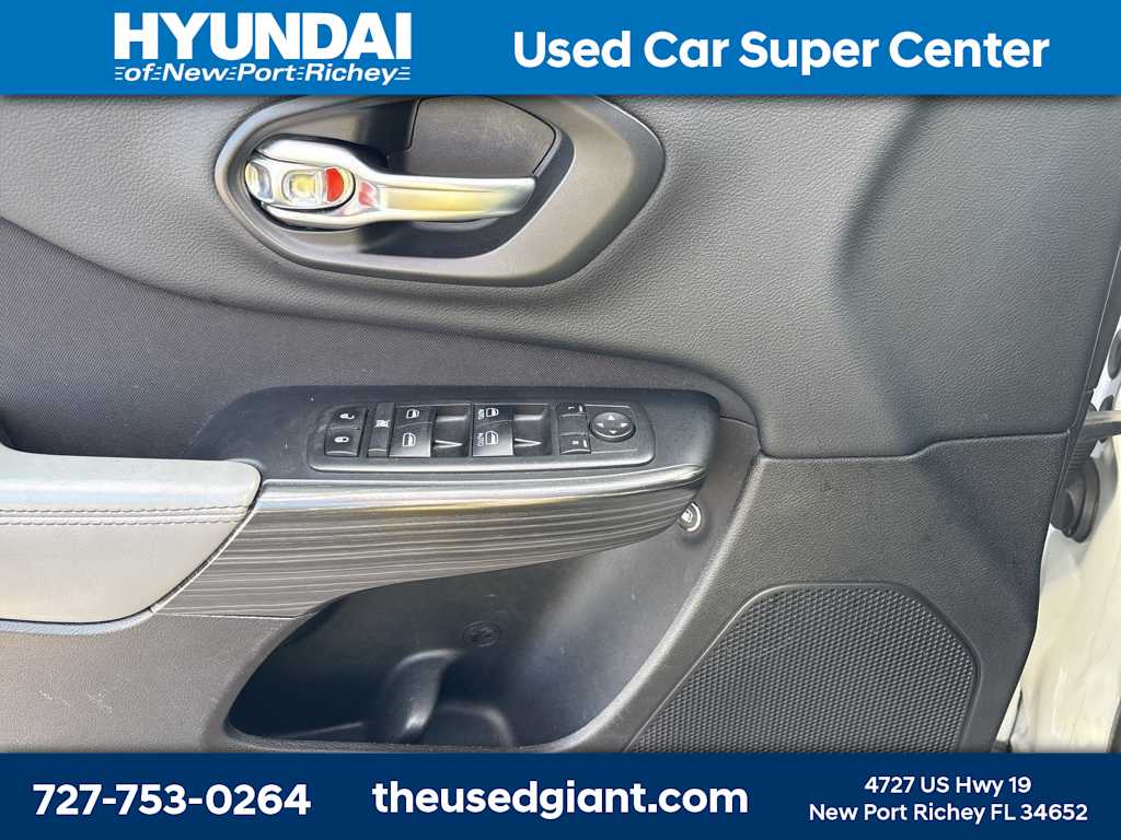 Thumbnail: 2014 Jeep Cherokee - 10