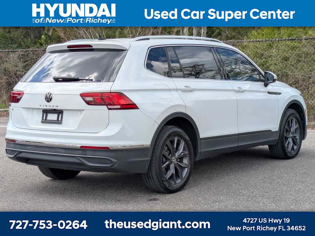 Thumbnail: 2022 Volkswagen Tiguan - 5