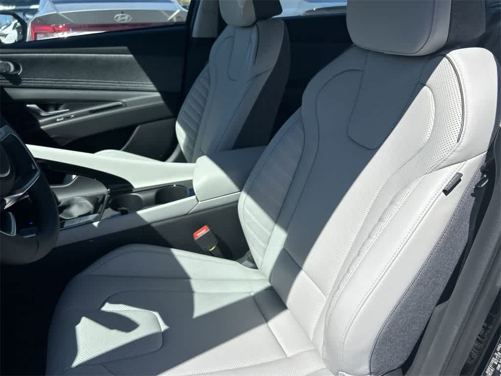 Thumbnail: 2025 Hyundai Elantra - 16