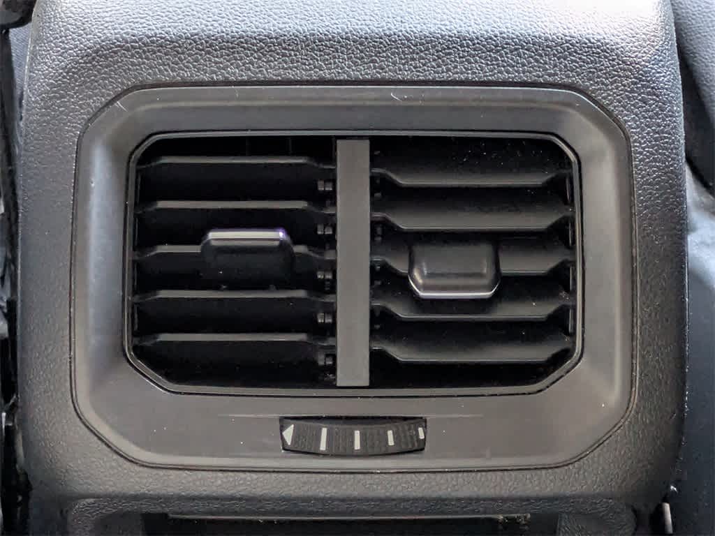 Thumbnail: 2021 Volkswagen Tiguan - 17