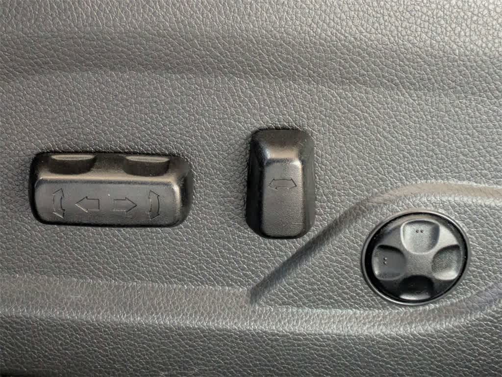 Thumbnail: 2015 Hyundai Santa Fe - 24