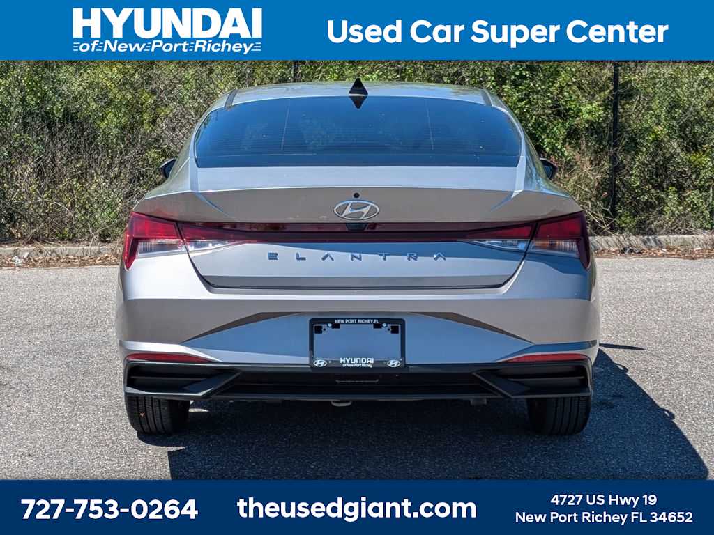 Thumbnail: 2023 Hyundai Elantra - 4