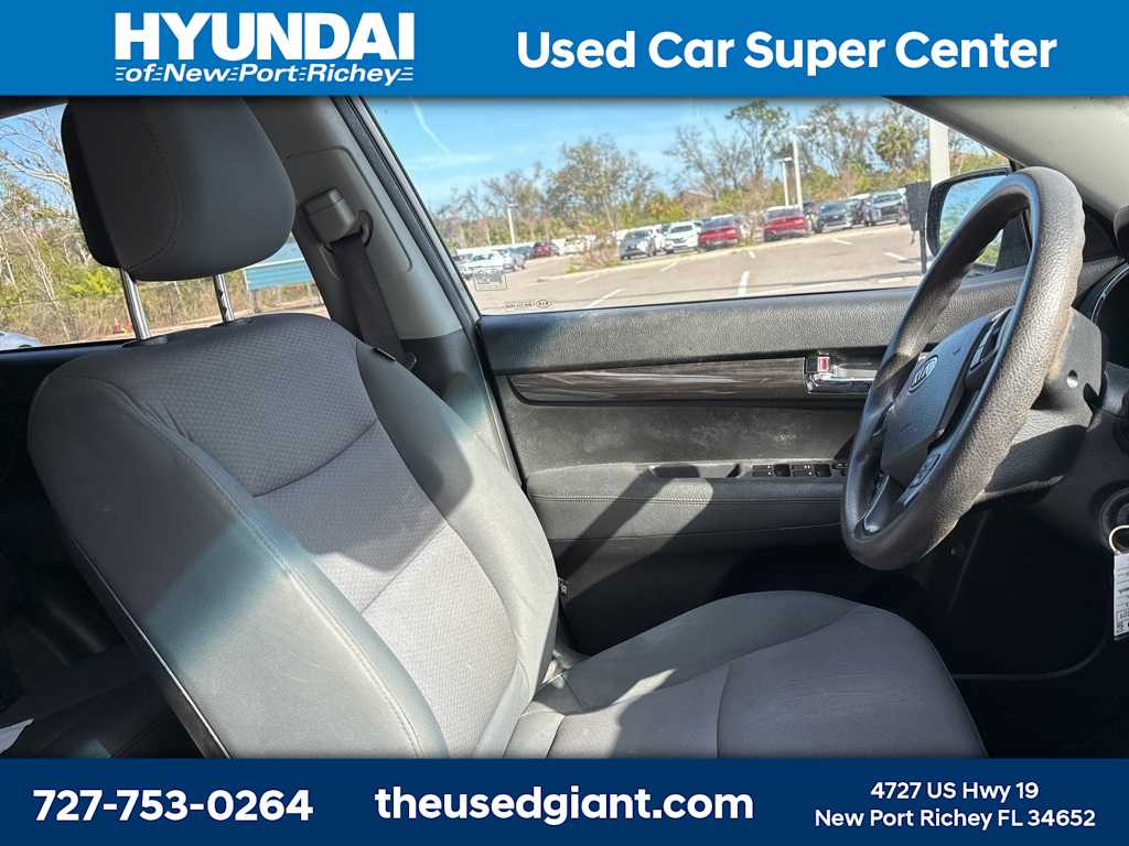 Thumbnail: 2013 Kia Sorento - 7