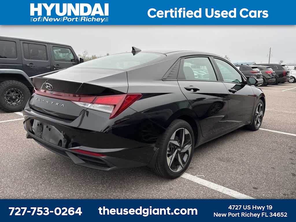 Thumbnail: 2023 Hyundai Elantra - 3