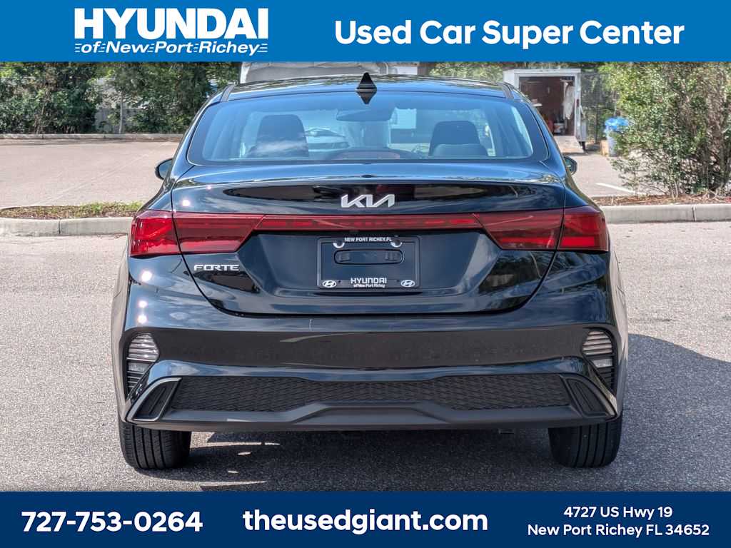 Thumbnail: 2024 Kia Forte - 4