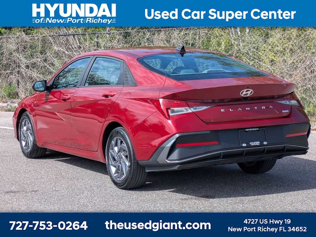 Thumbnail: 2024 Hyundai Elantra - 3