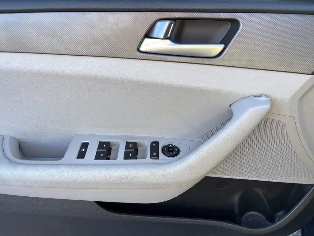 Thumbnail: 2015 Hyundai Sonata - 9