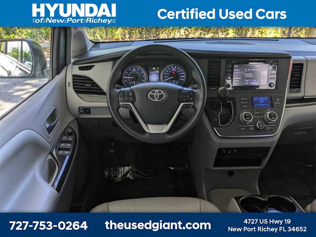 Thumbnail: 2018 Toyota Sienna - 22