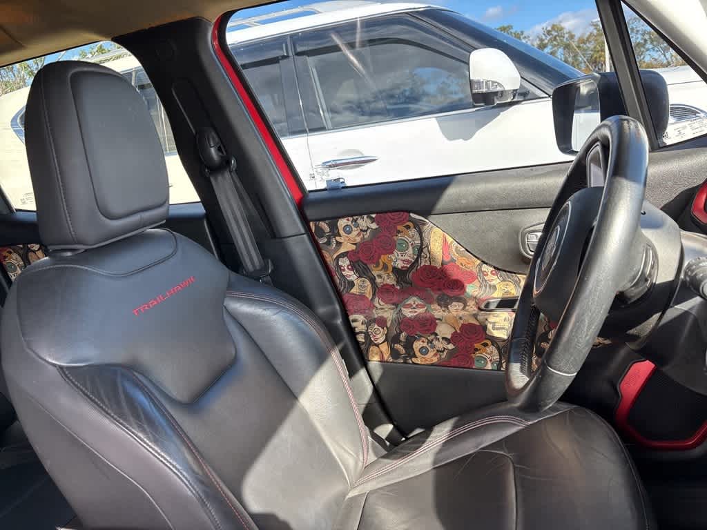 Thumbnail: 2016 Jeep Renegade - 8