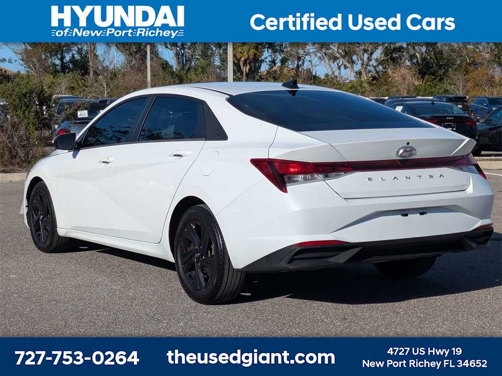 Thumbnail: 2022 Hyundai Elantra - 3