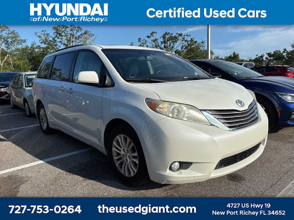 2015 Toyota Sienna XLE 4