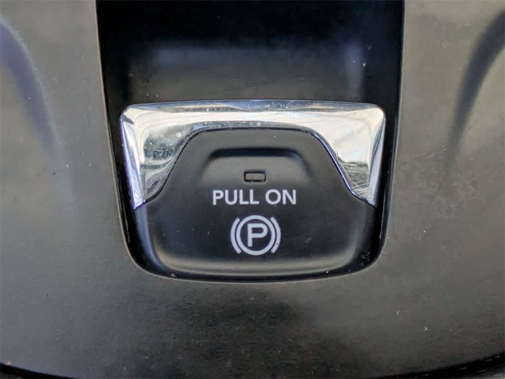 Thumbnail: 2017 Jeep Cherokee - 32