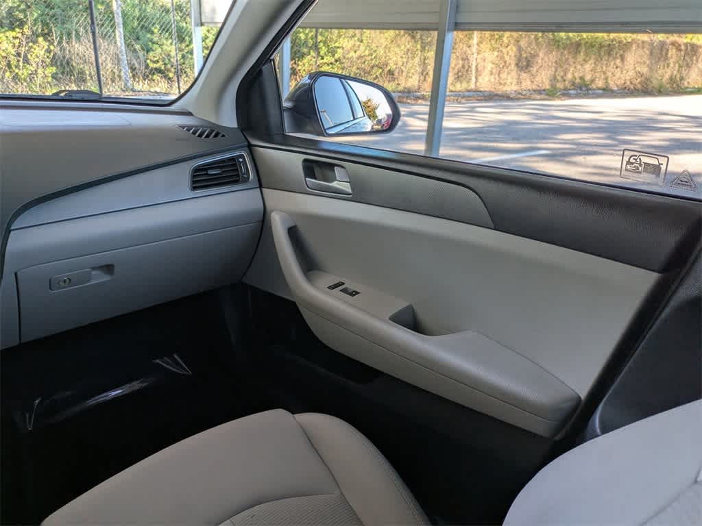 Thumbnail: 2015 Hyundai Sonata - 16