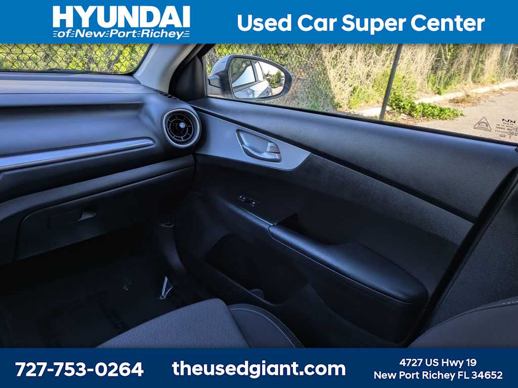 Thumbnail: 2024 Kia Forte - 16