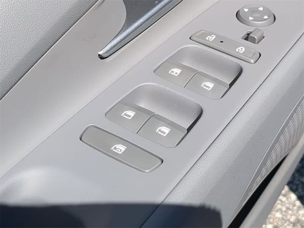 Thumbnail: 2025 Hyundai Elantra - 17