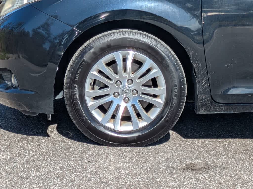 Thumbnail: 2015 Toyota Sienna - 10