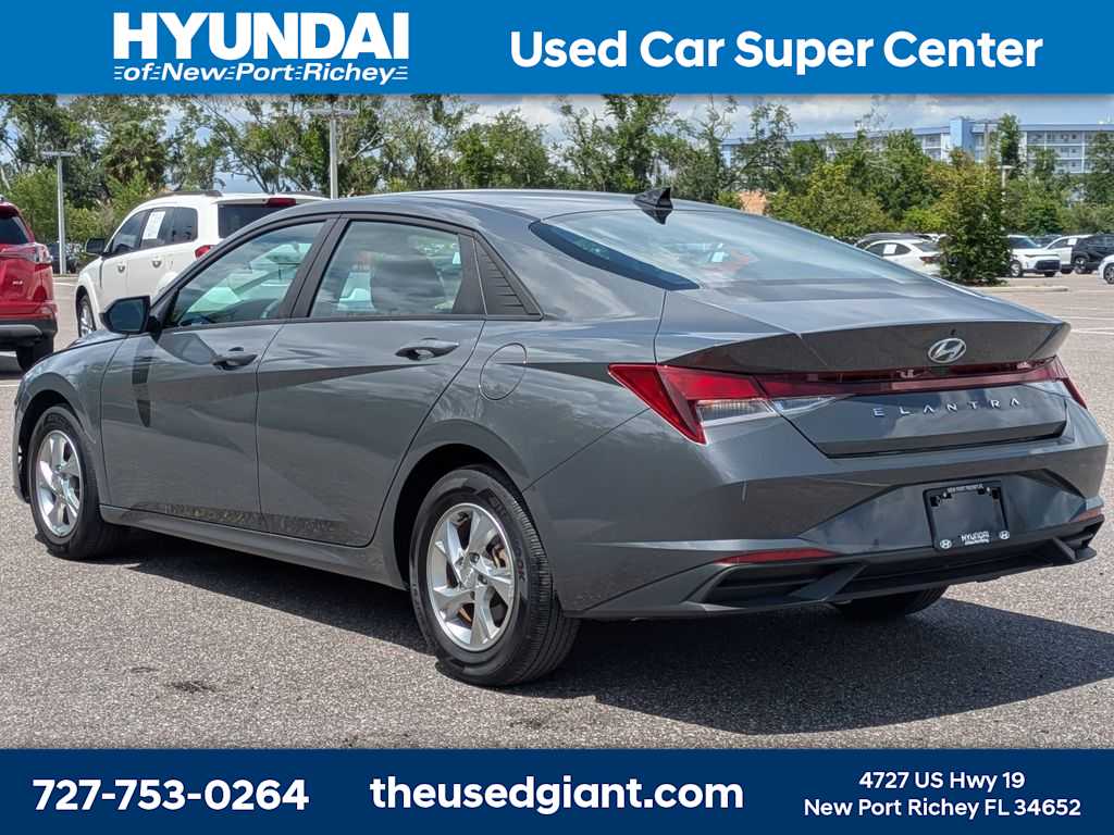 Thumbnail: 2023 Hyundai Elantra - 3