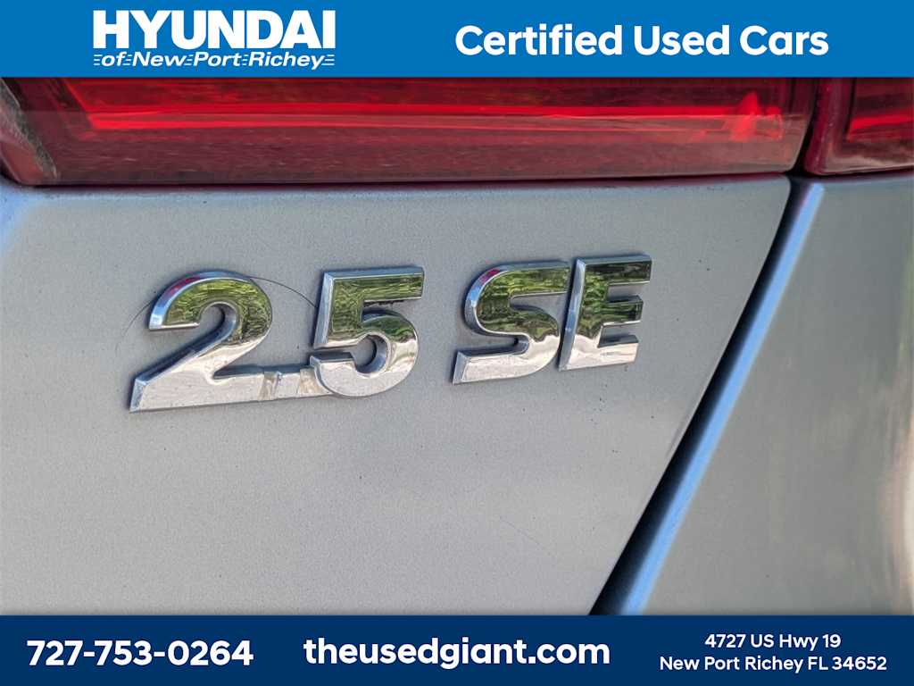 Thumbnail: 2011 Volkswagen Jetta - 12