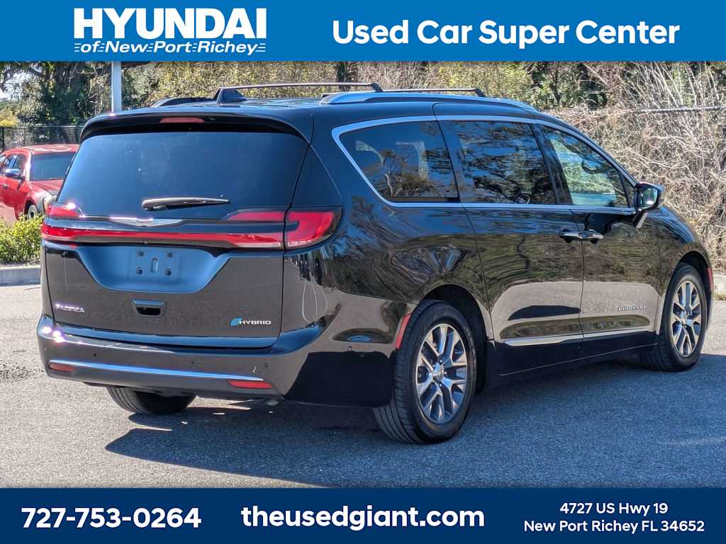 Thumbnail: 2022 Chrysler Pacifica - 5