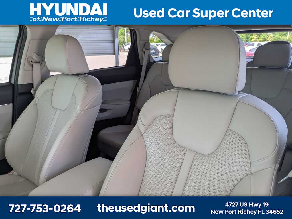 Thumbnail: 2023 Kia Sorento - 7