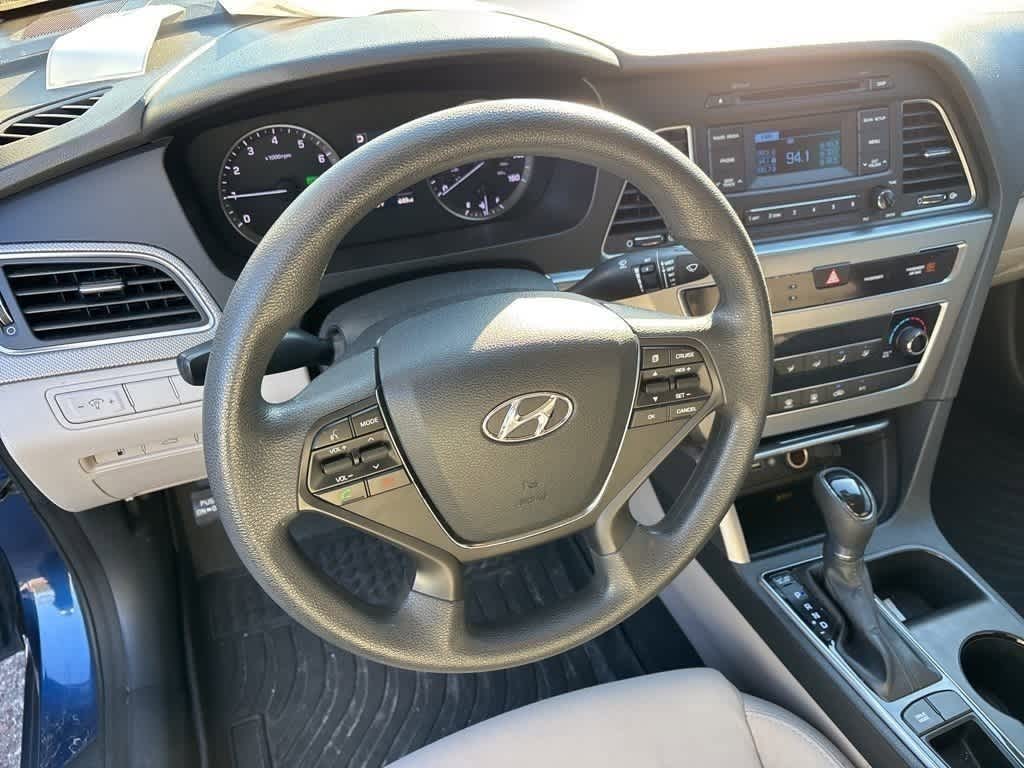 Thumbnail: 2015 Hyundai Sonata - 10