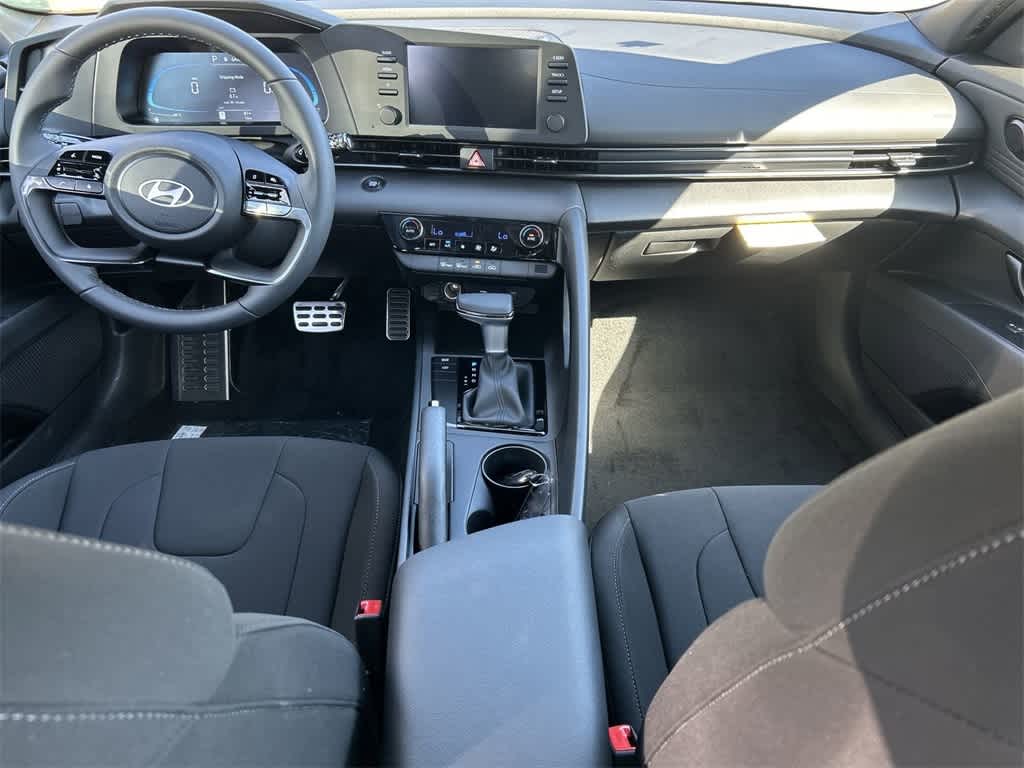 2025 Hyundai Elantra Sport 13