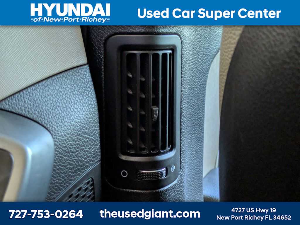 Thumbnail: 2017 Hyundai Santa Fe - 17