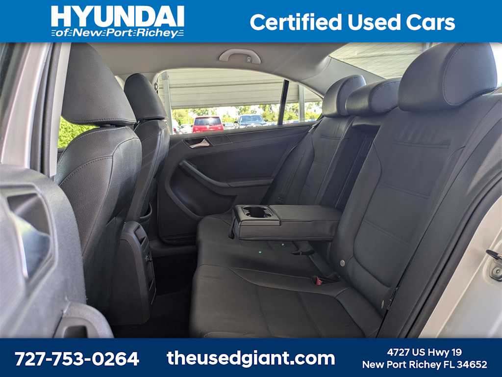 Thumbnail: 2011 Volkswagen Jetta - 14