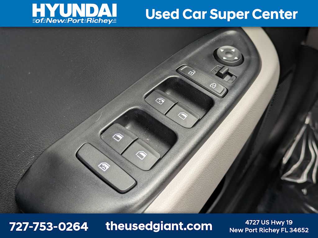 Thumbnail: 2023 Hyundai Venue - 24