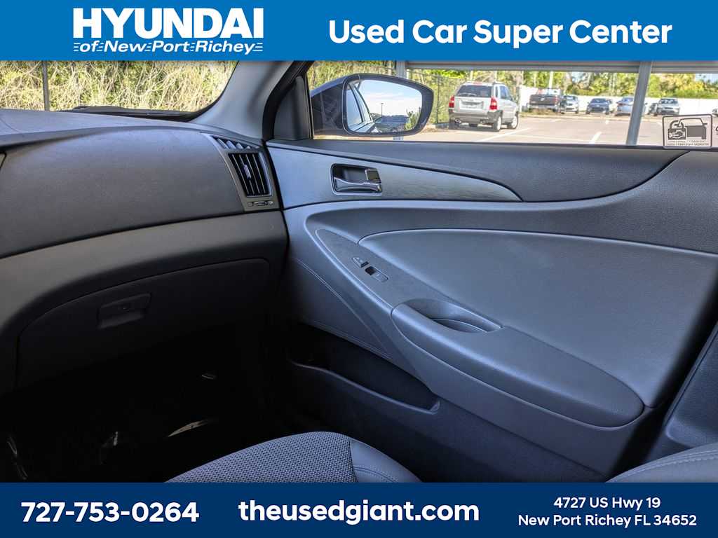 Thumbnail: 2014 Hyundai Sonata - 16