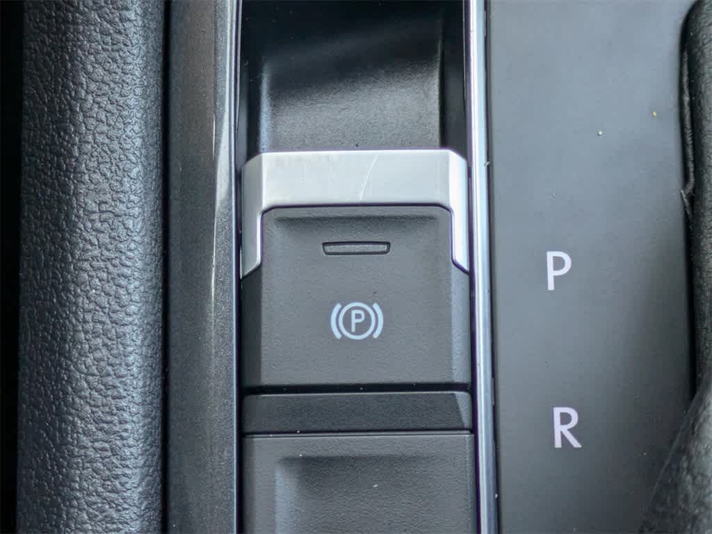 Thumbnail: 2021 Volkswagen Tiguan - 30