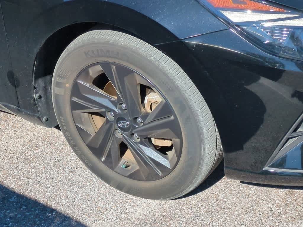 Thumbnail: 2023 Hyundai Elantra - 5