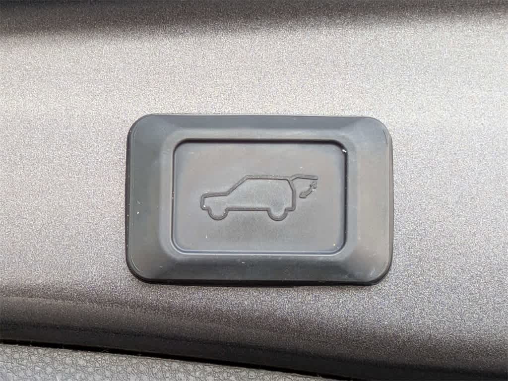 Thumbnail: 2022 Toyota RAV4 - 13