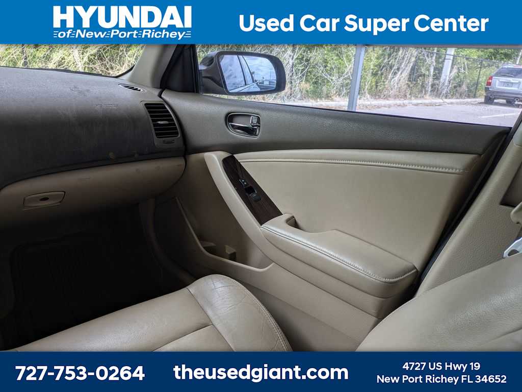 Thumbnail: 2011 Nissan Altima - 18