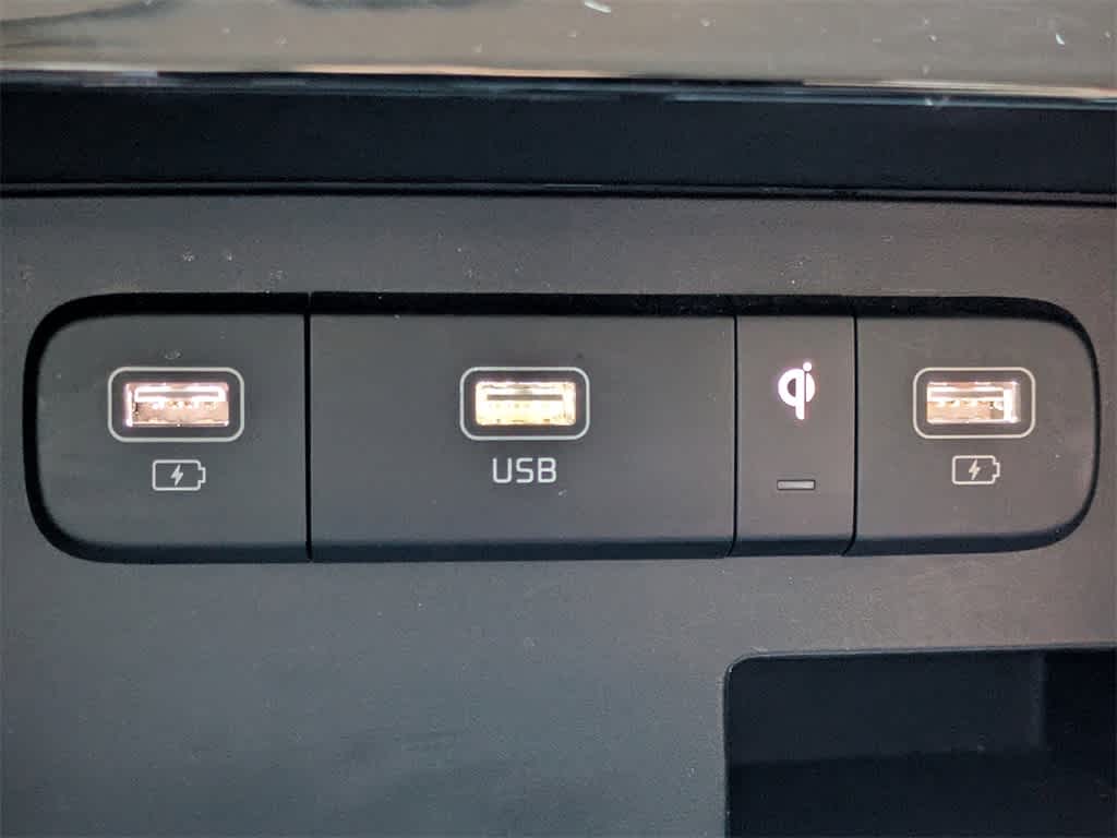 Thumbnail: 2023 Kia Carnival - 34