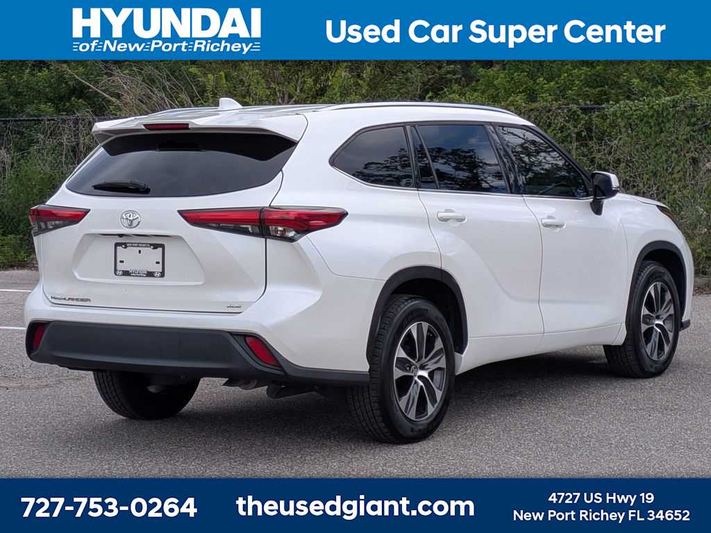 Thumbnail: 2021 Toyota Highlander - 5