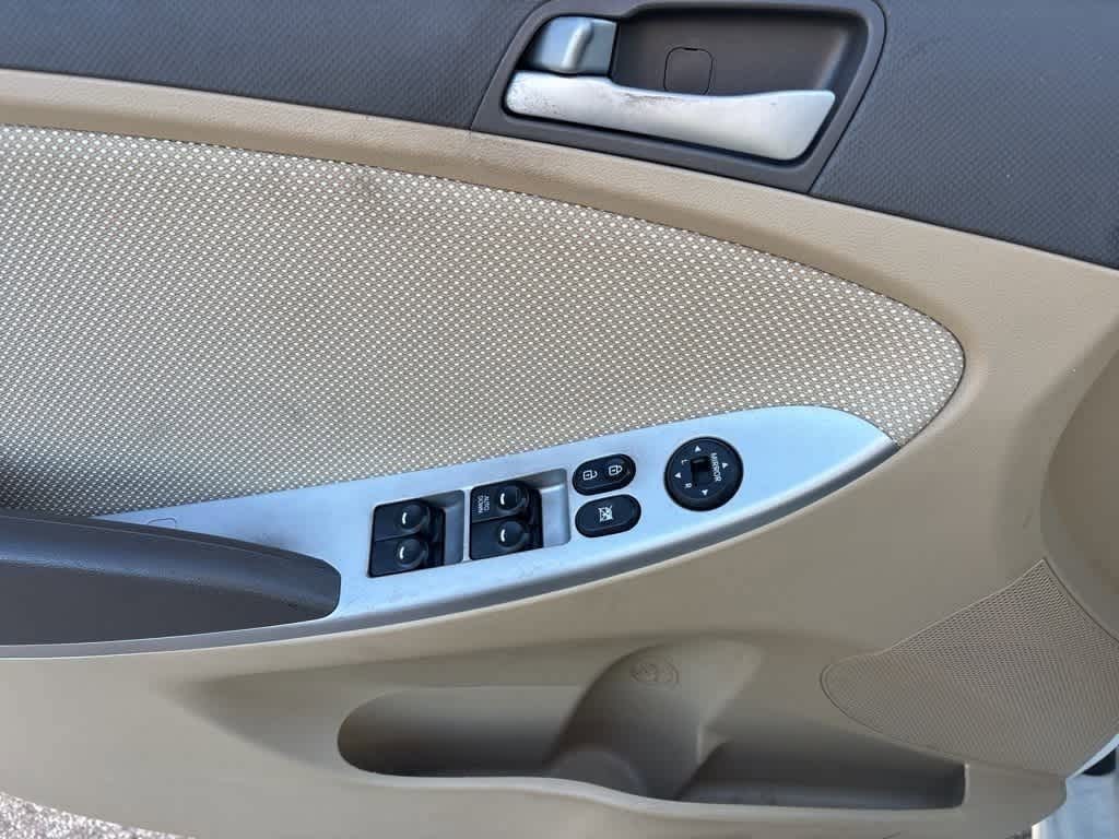 Thumbnail: 2013 Hyundai Accent - 8