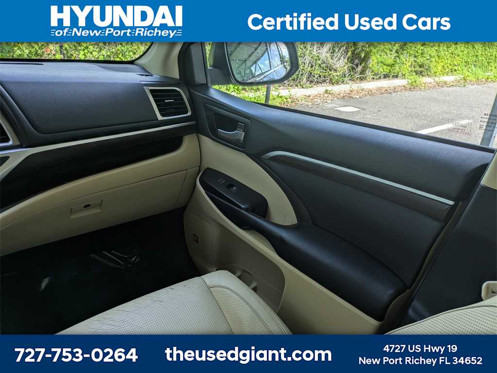 Thumbnail: 2016 Toyota Highlander - 22