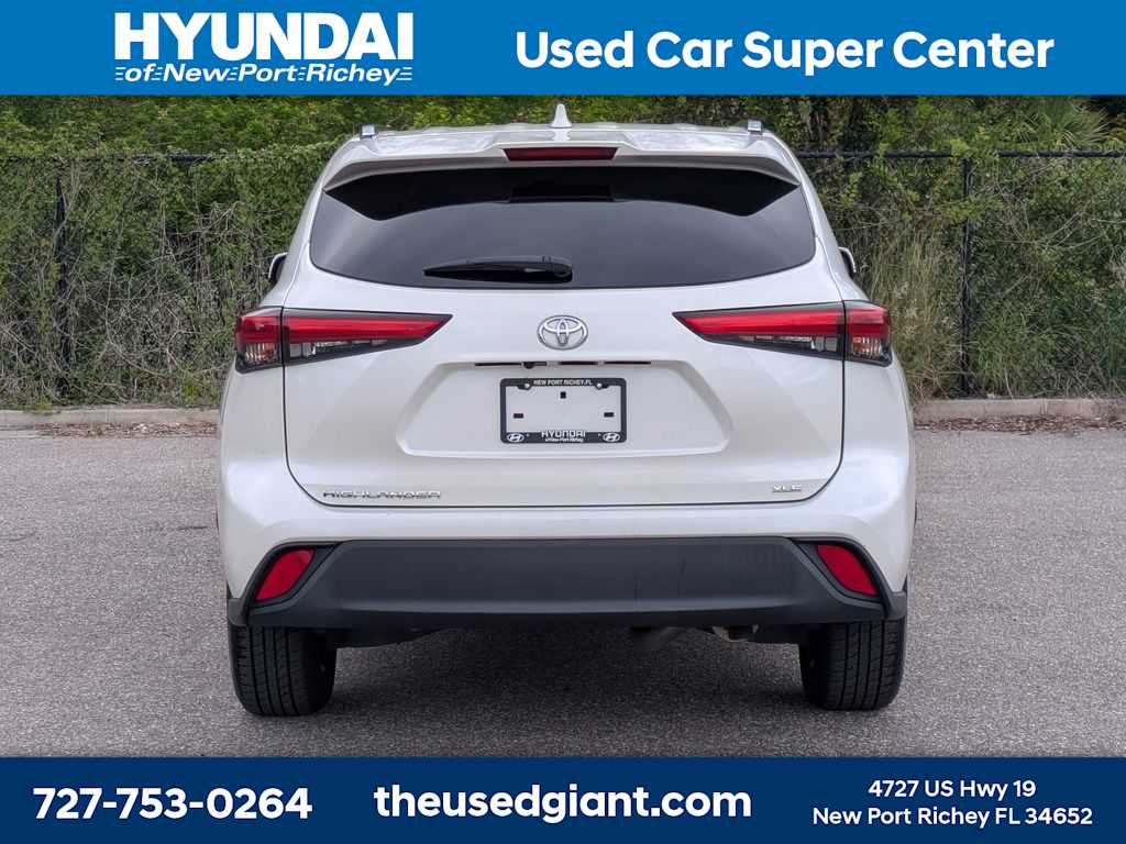 Thumbnail: 2021 Toyota Highlander - 4