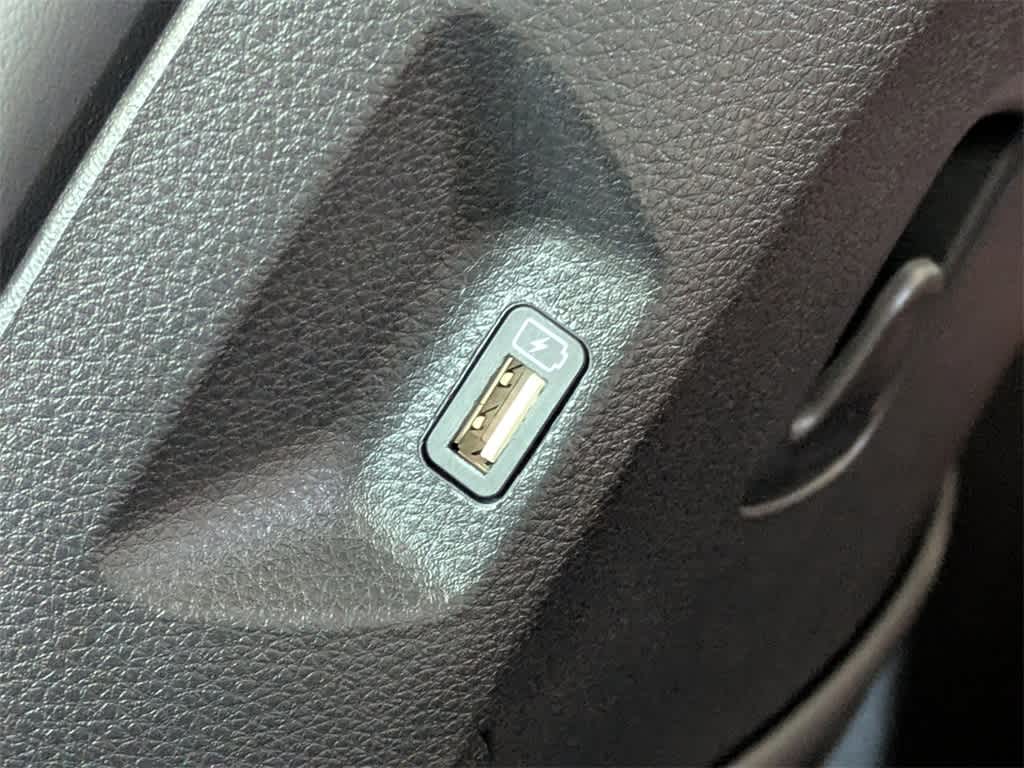 Thumbnail: 2023 Kia Carnival - 22