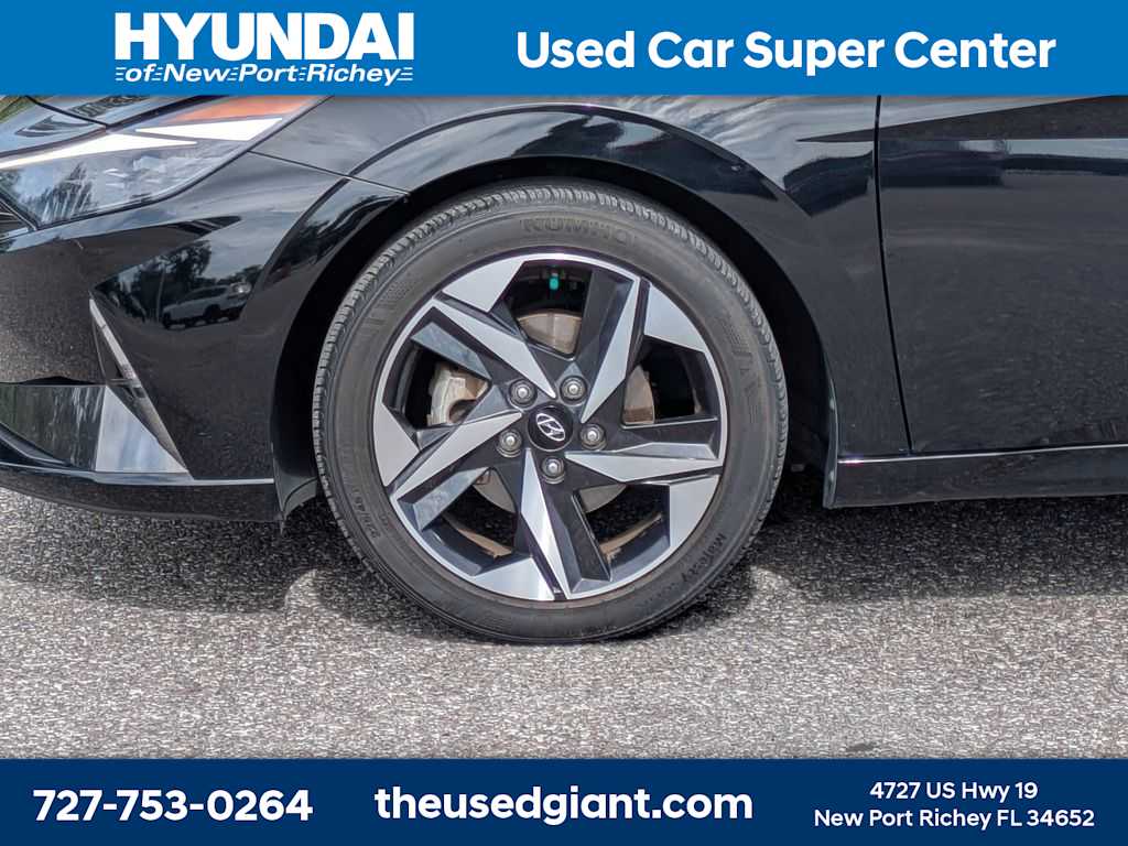 Thumbnail: 2023 Hyundai Elantra - 10