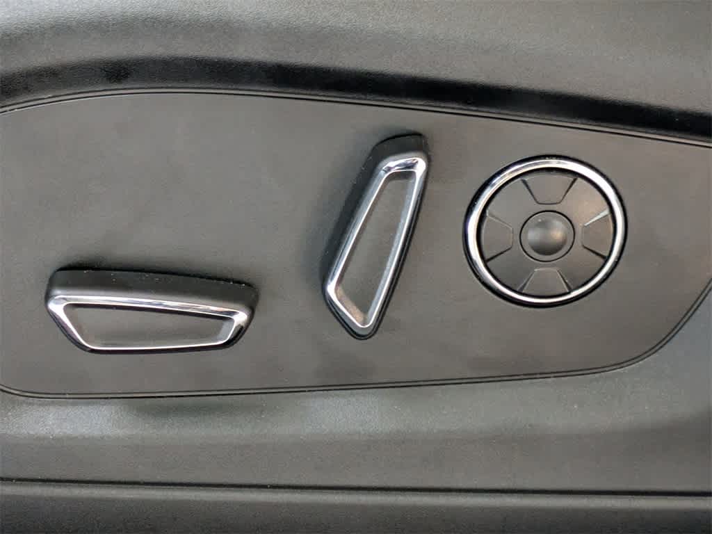 Thumbnail: 2020 Ford Explorer - 25