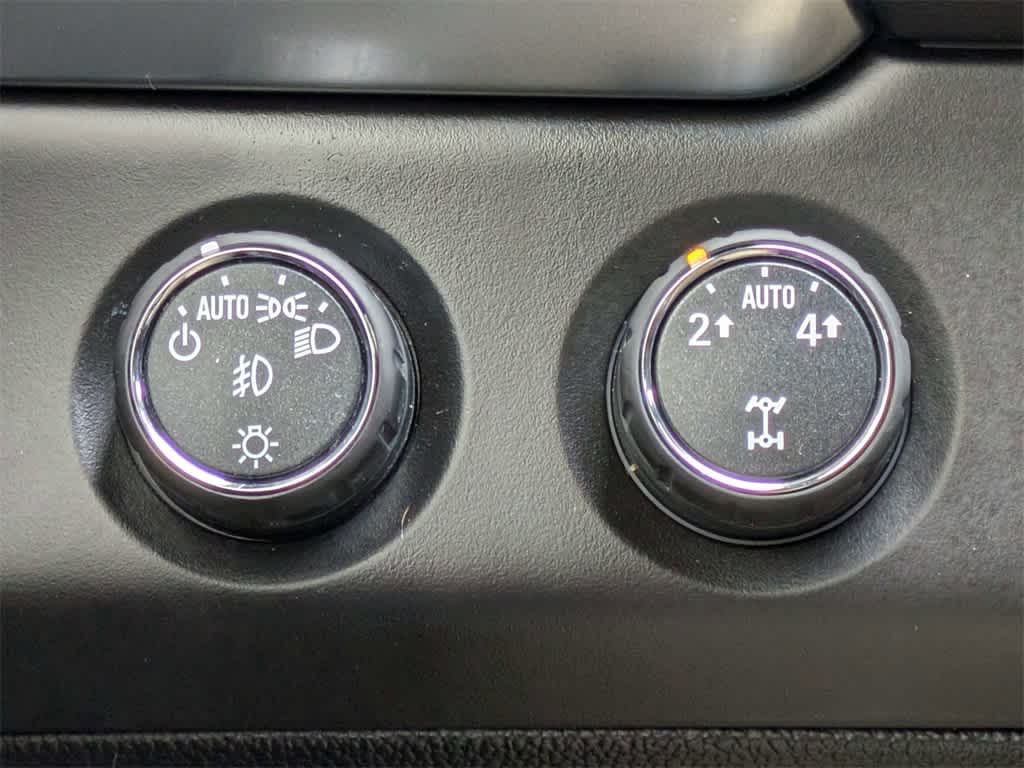 Thumbnail: 2015 Chevrolet Suburban - 36